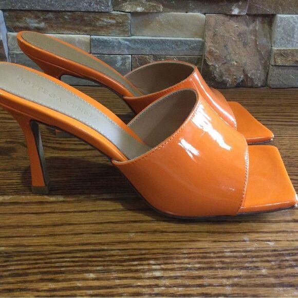 BOTTEGA VENETA Polished leather Slides - Picture 4 of 10